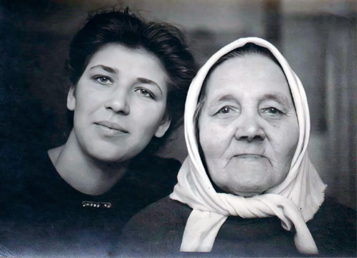 Евгения Кириченко с бабушкой Анной Арефьевной Жаковой
