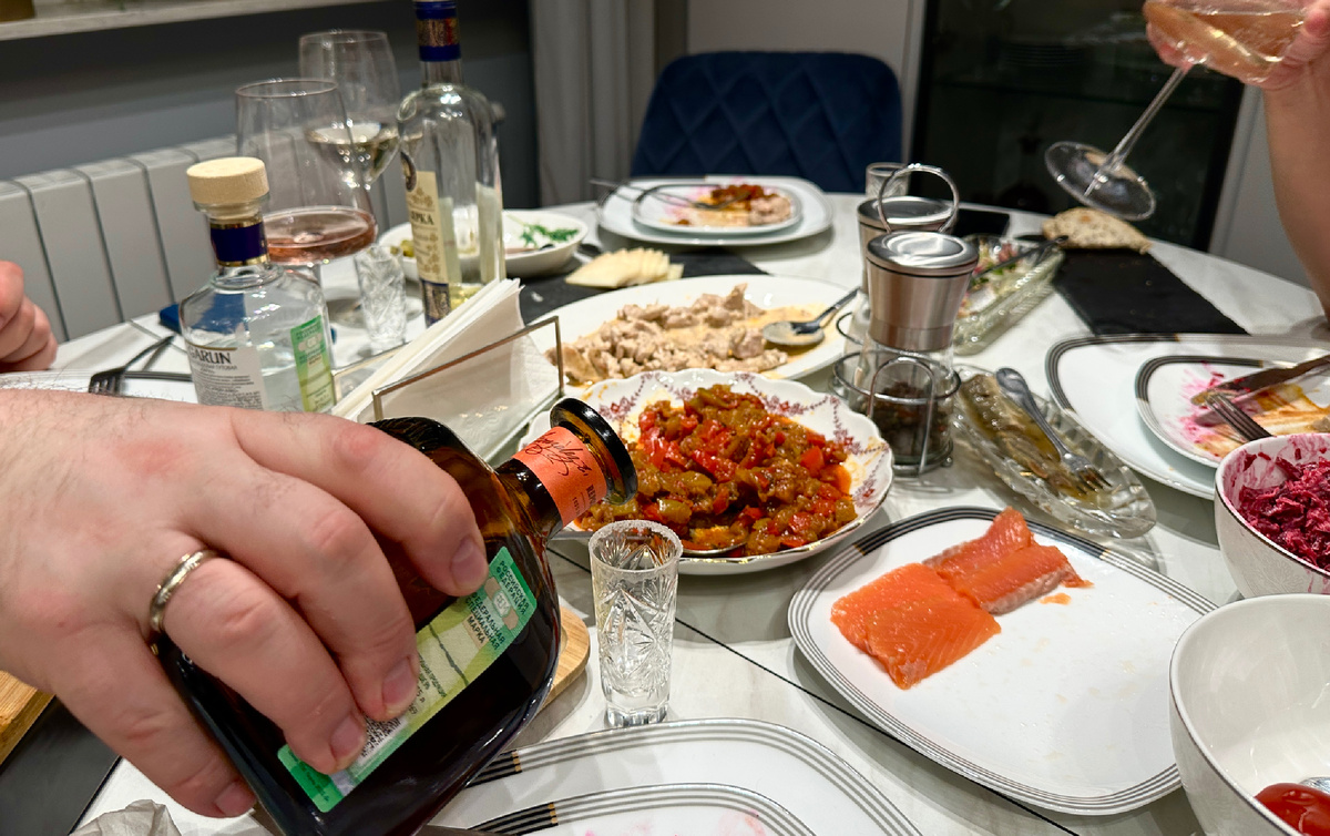 Фотография сделана автором канала. Пятничный ужин. Ужин полностью готовил муж Великого блогера - я пришла домой минут за 10 до девочек…