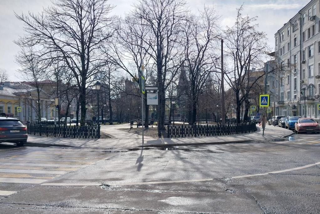 Спасопесковский сквер. Апрель 2025 г. Из личного архива автора.