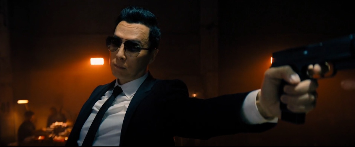 Спин-офф продолжит сюжетную линию Каина из «Джона Уика 4»: наемник выполняет обязательства перед Правлением Кланов, после чего его отпускают на все четыре стороны. Впрочем, судя по концовке четвертой части, он успел нажить себе врагов. Источник изображения: Lionsgate