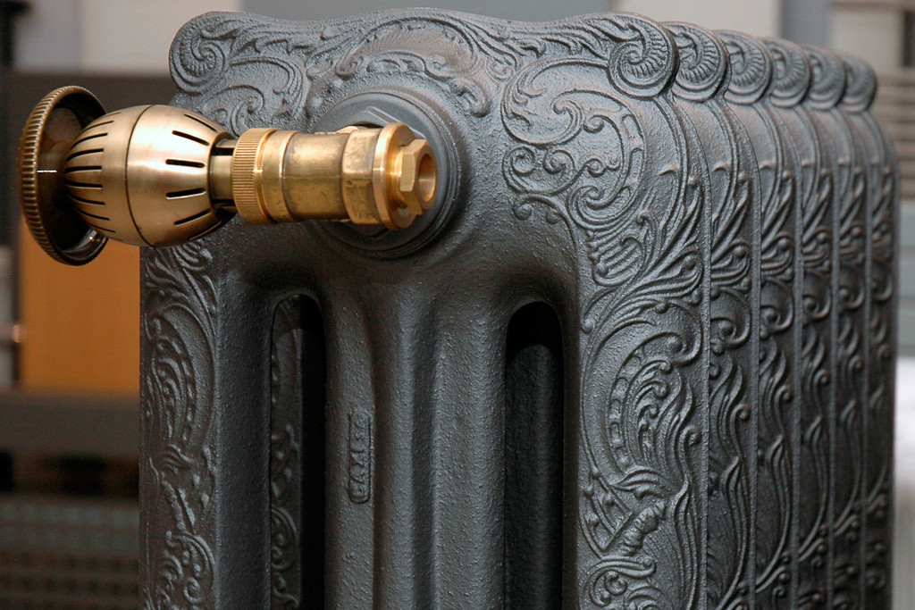 Дизайнерский чугунный радиатор