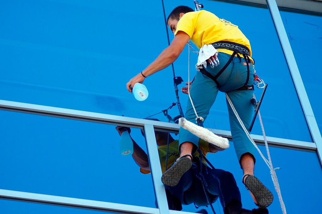 Клининговые работы на высоте