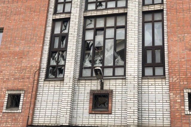   Пустые выбитые окна в доме на улице Ленина, 147. Фото: АиФ-Ростов/ Татьяна Набойченко