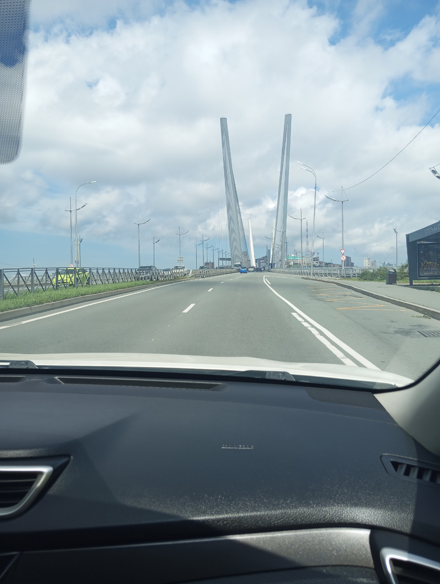 На подъезде к Русскому мосту. Фото автора 