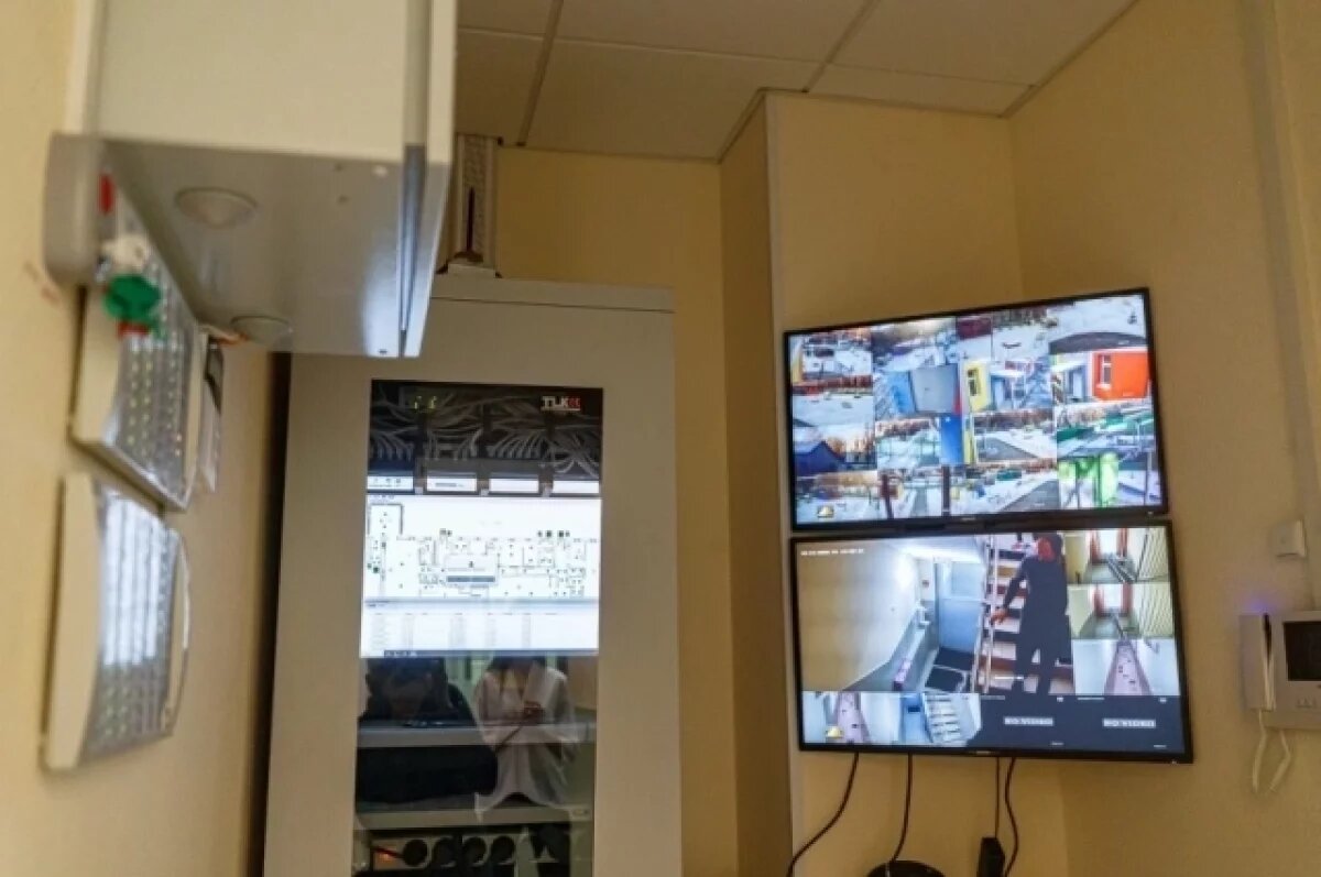    В школах Екатеринбурга усиливают антитеррористическую безопасность