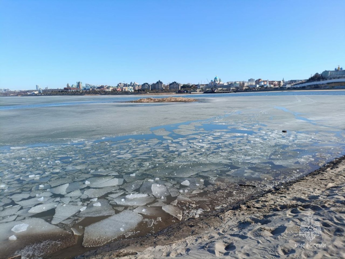    Прохожий вытащил детей из реки Казанка у Ленинской дамбы. Фото: ГУ МЧС России по Республике Татарстан