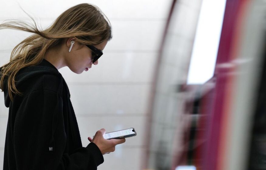    Кому запретят общаться через иностранные мессенджеры? Поручение Путина