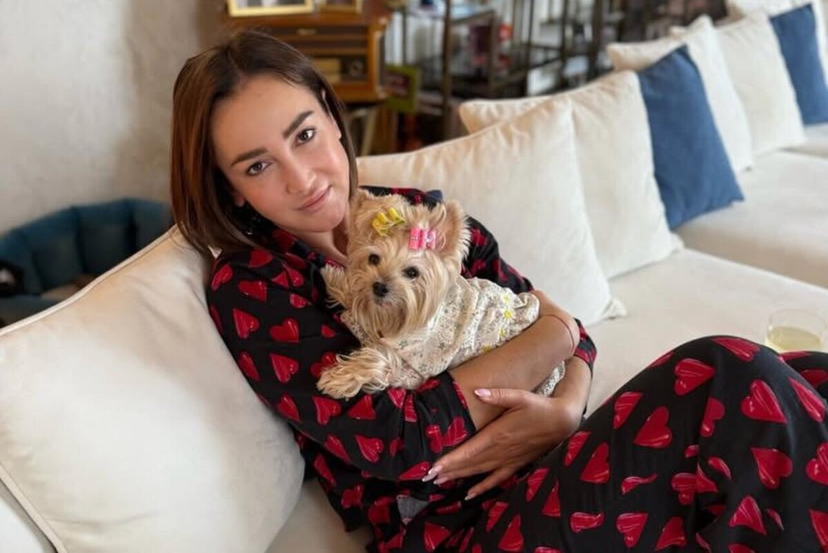    Ольга Бузова с любимой собакой Соцсети