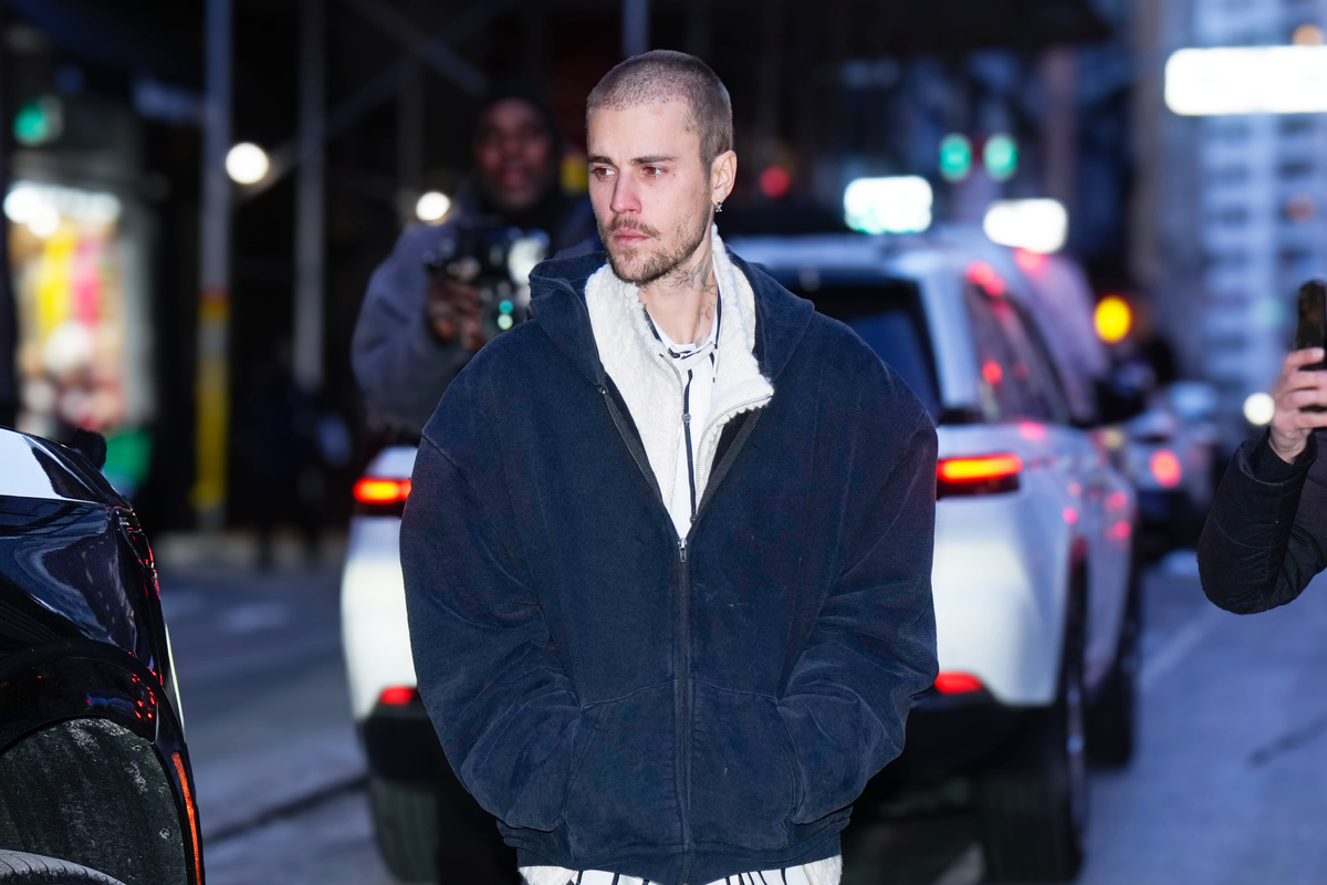     Что происходит с Джастином Бибером? Появляется все больше теорий заговора из-за странного поведения певца