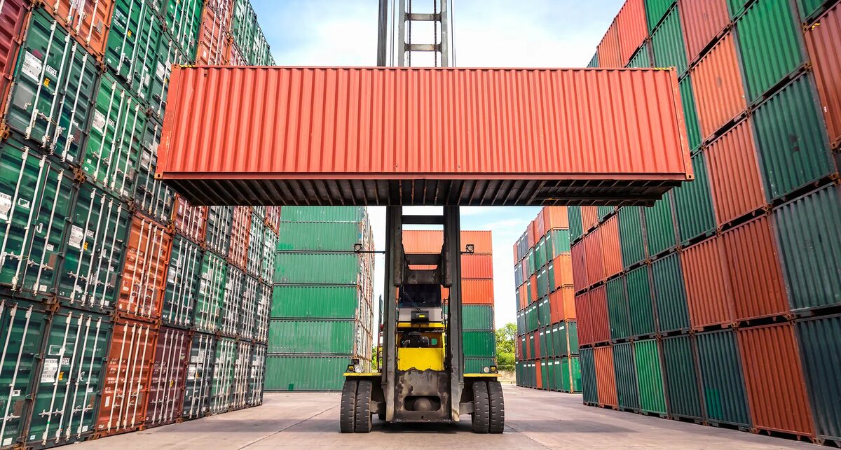 GPS-трекер на магнитах легко прикрепить к автомобилю или грузу