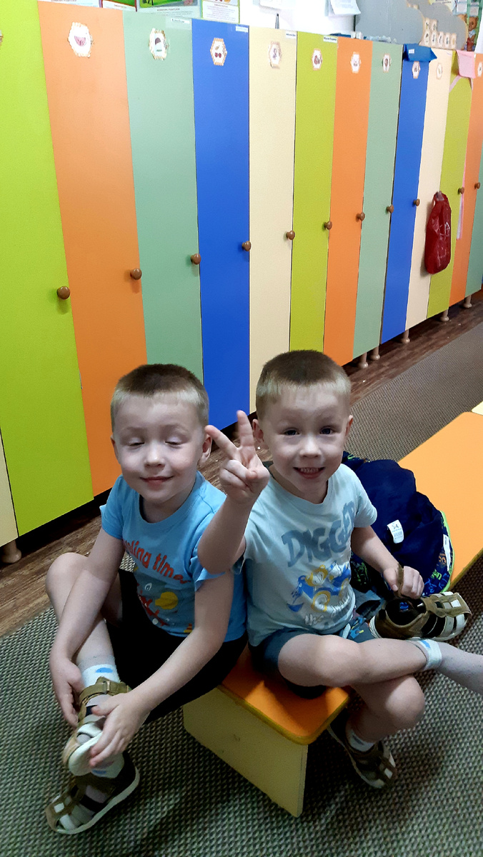 Мальчики в группе, в которую ходили, когда им 2,5 года было