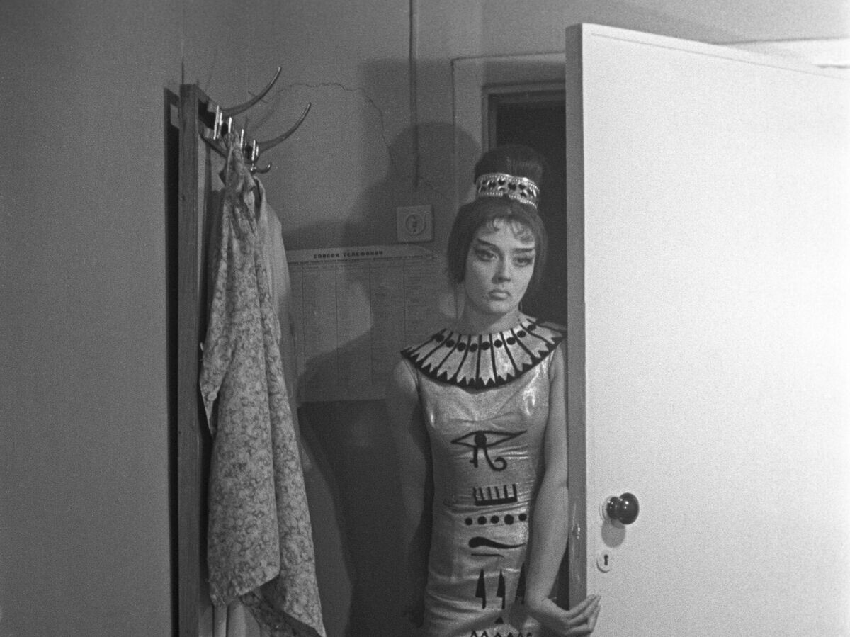    Актриса Маргарита Терехова в роли Клеопатры в гримерной Театра имени Моссовета© РИА Новости / Георгий Тер-Ованесов