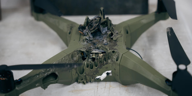 Пораженный расплавленный дрон.  фото: картинки чндекса.