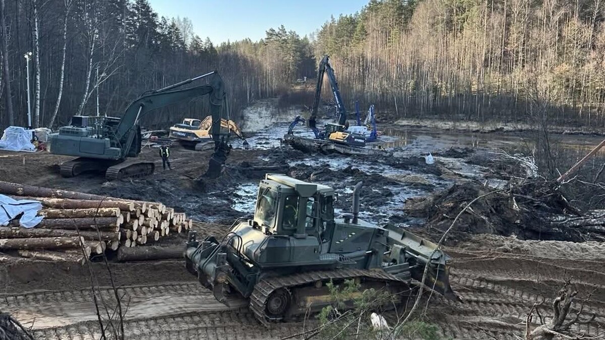 Министерство национальной обороны Литвы. Операция по извлечению из болота американской бронированной ремонтно-эвакуационной машины М88 в Литве