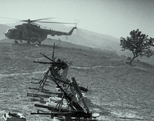 Прибытие вертолета Ми-8Т на одну из "точек" советской пограничной ММГза захваченными трофеями. ДРА, 1984 год