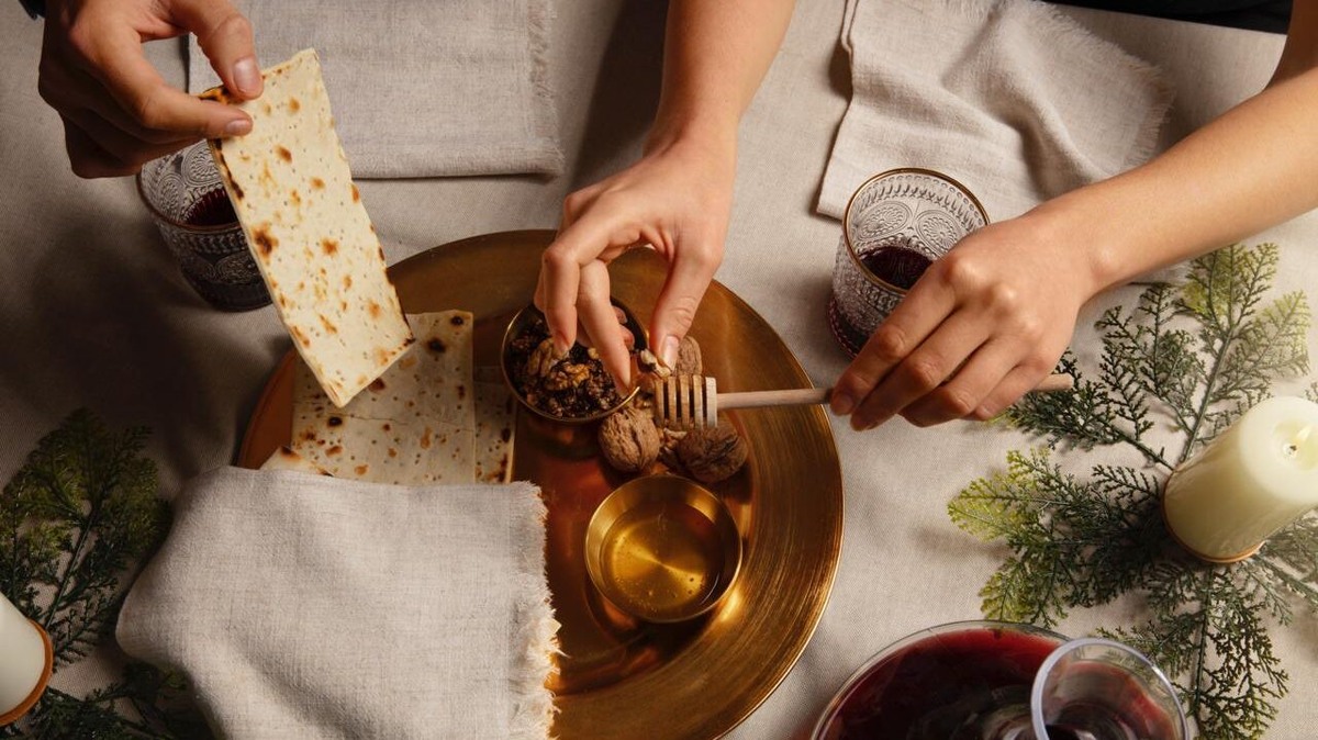    На Песах принято готовить пресные лепёшки – мацу. Фото: Freepik