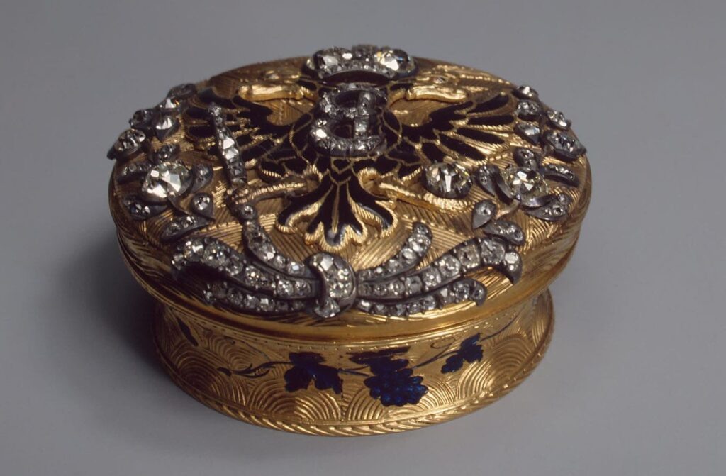 Иеремия Позье «Мушечница», середина XVIII века © Государственный Эрмитаж