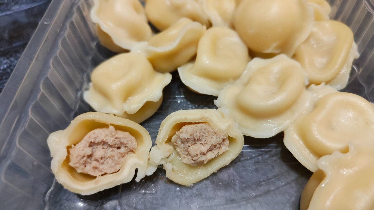    Сибирские пельмени с медвежатиной и кедровыми орешками