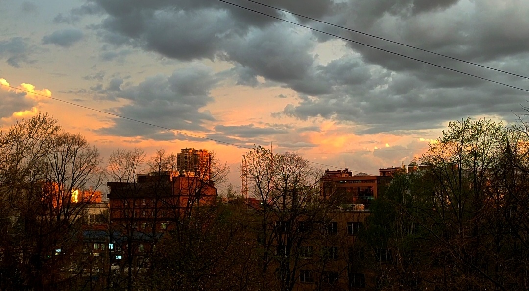 Не могла не показать вам такой закат. 