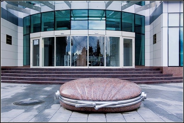 Кошелёк, жанровая скульптура, Источник: Яндекс