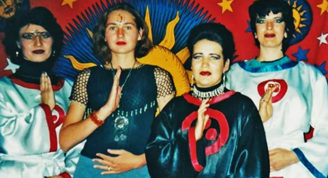 Члены секты «Ашрам Шамбала»*, кадр из YouTube-видео