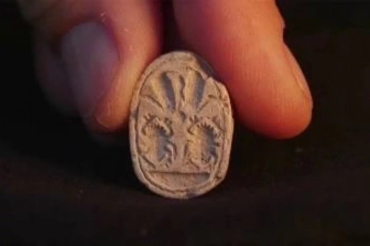    В Израиле трехлетняя девочка нашла амулет возрастом 3800 лет