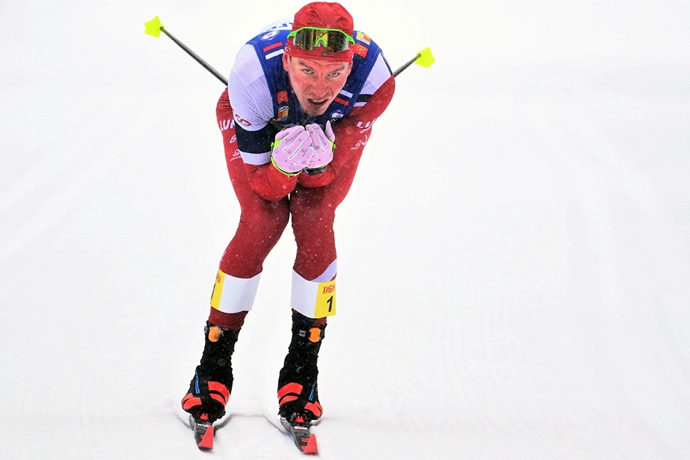    Александр Большунов показал скорость и чемпионский характер. / РИА Новости