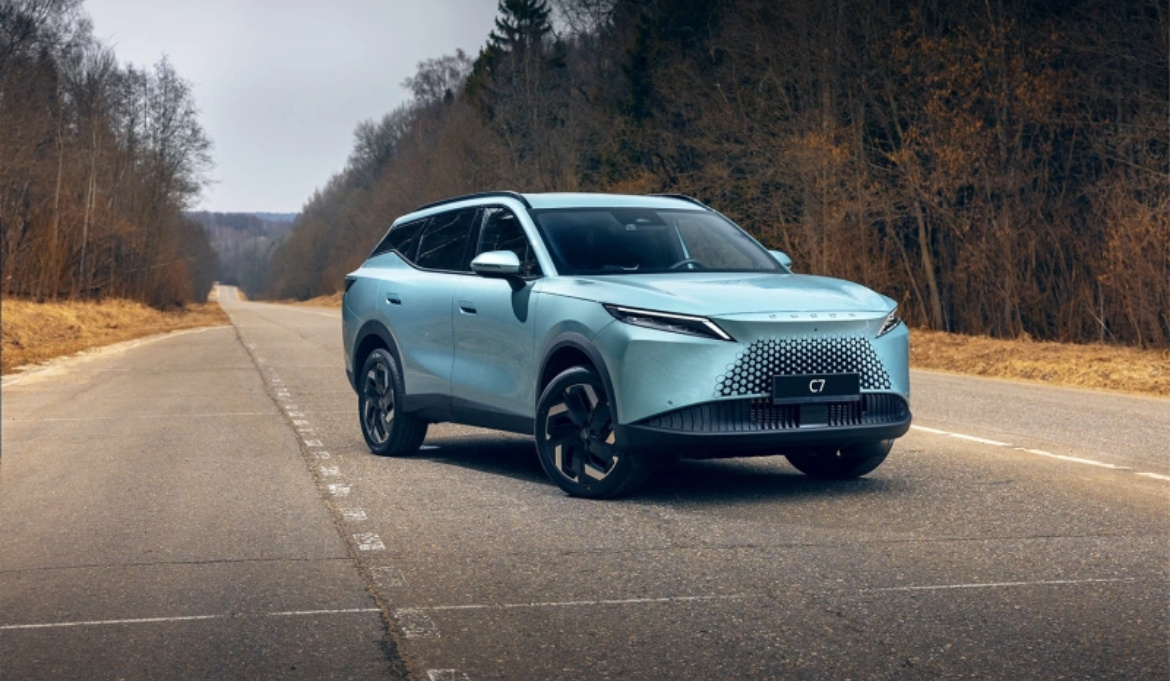 Днем светопляски на бампере едва различимы. Дорого ли обойдется замена после повреждения?
