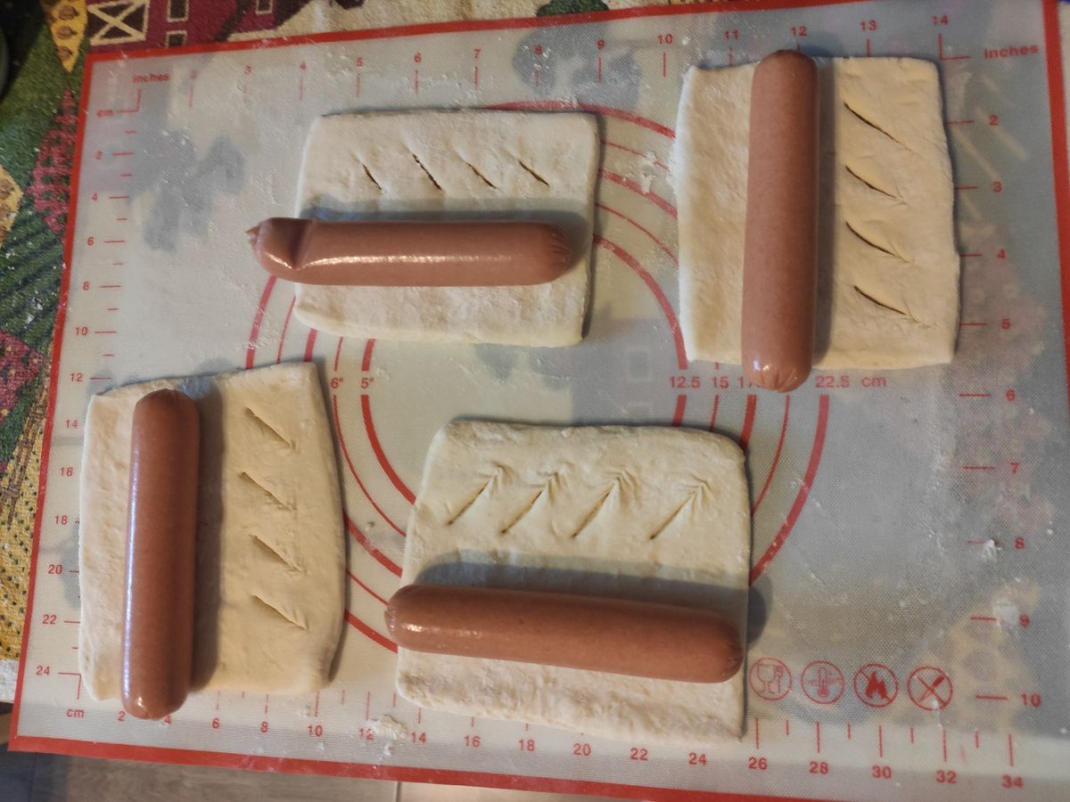 Как сделать прорези, чтобы выходил воздух при выпекании