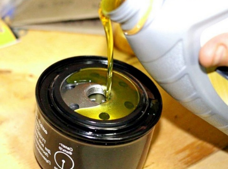 Масло, фильтр и вечный спор: заливать или не заливать