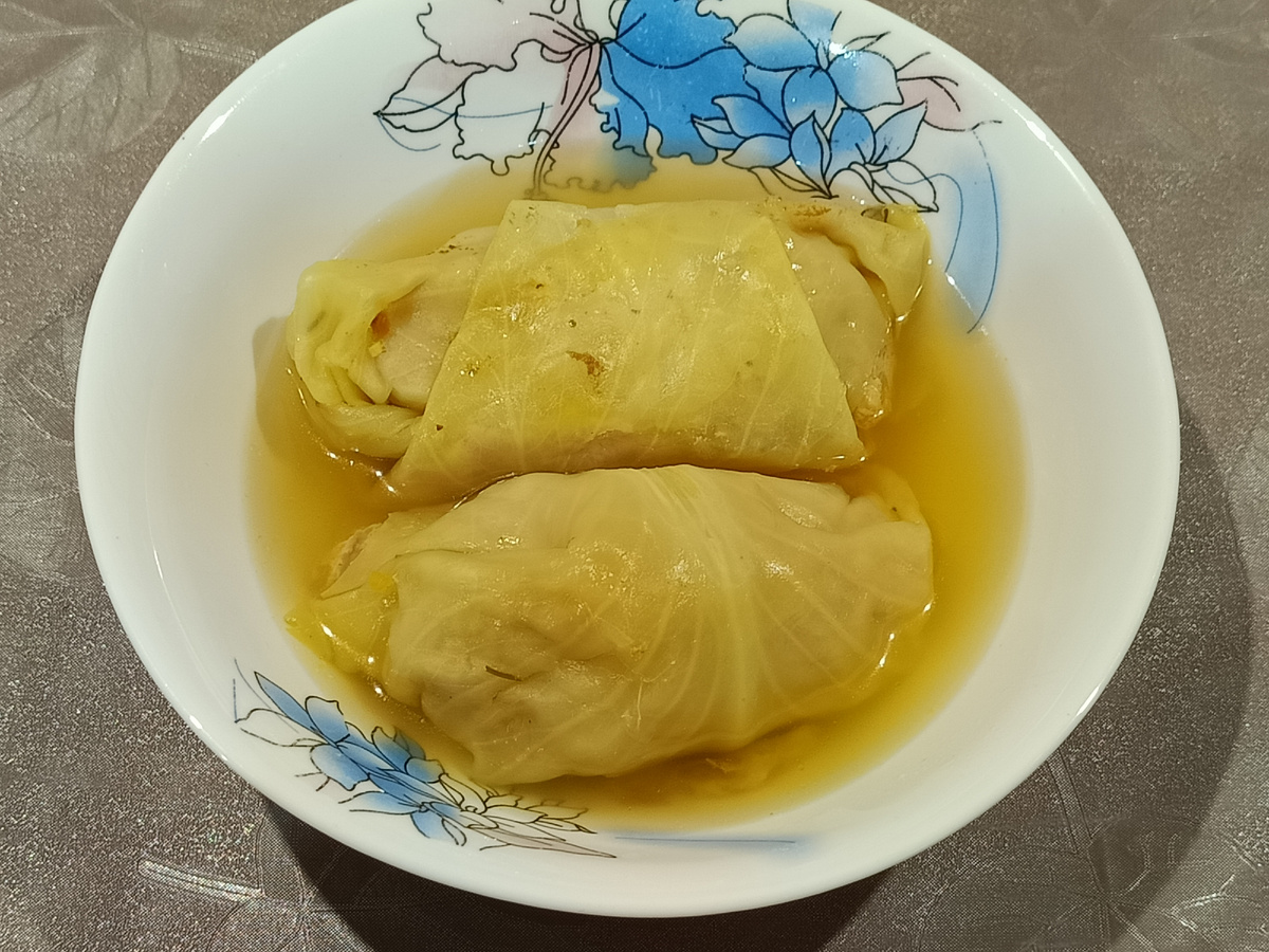 Мой ужин. 300 гр, кусочек чёрного хлеба 30 гр, сметана.