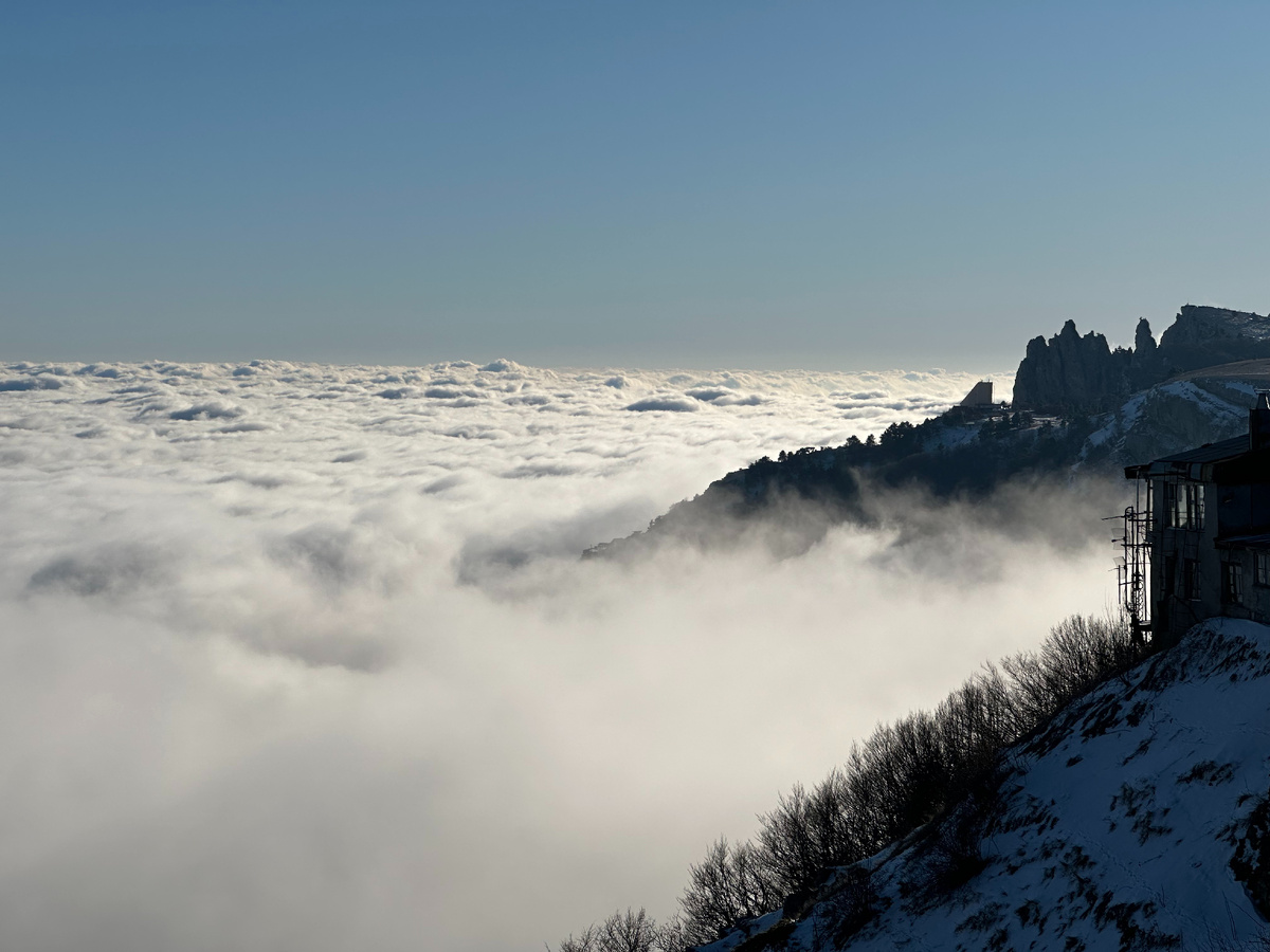 Туман на Ай-Петри. Вид на зубцы
