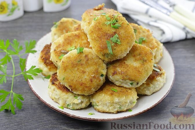 фарш рыбный, рис, молоко, панировочные сухари, яйца, соль, перец чёрный молотый, масло растительное, зелень петрушки