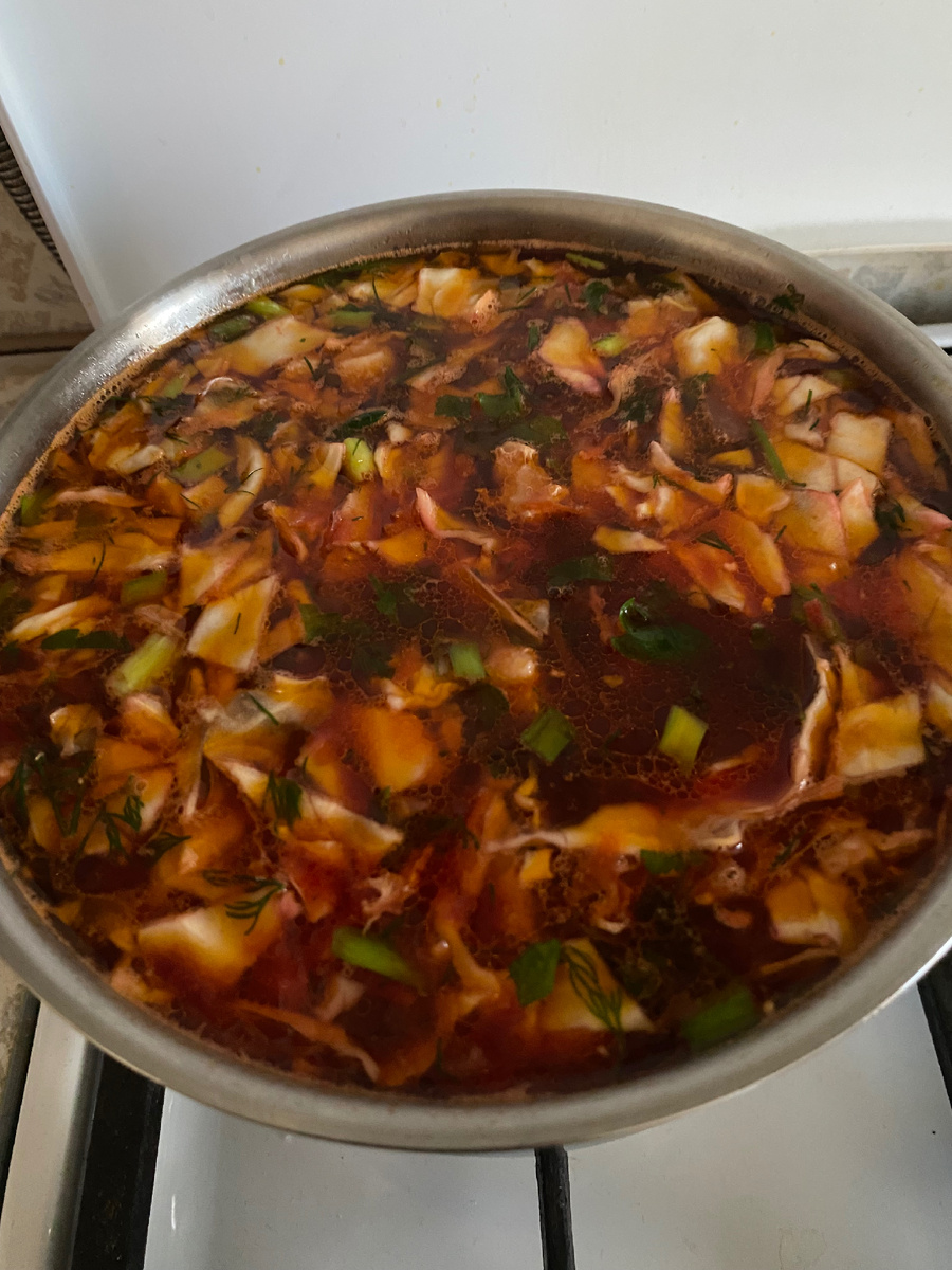 Борщ люблю со свеклой, мне кажется так вкуснее.