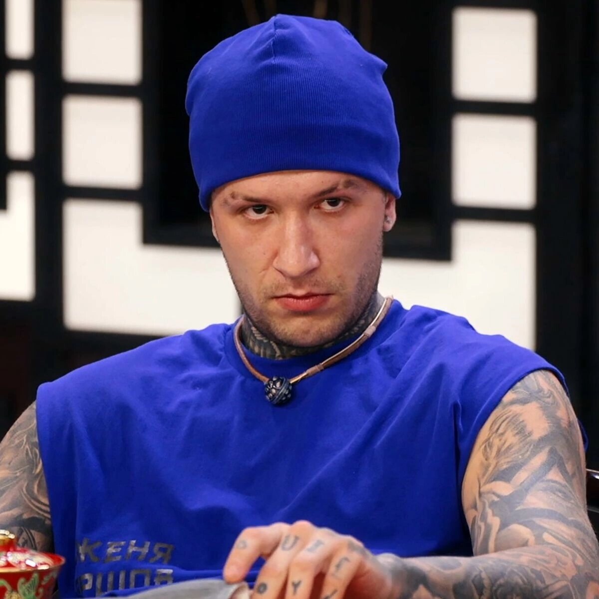 Кадр из реалити-шоу "Сокровища императора", в котором принял участие блогер и музыкант Женя Ершов со своей мамой.