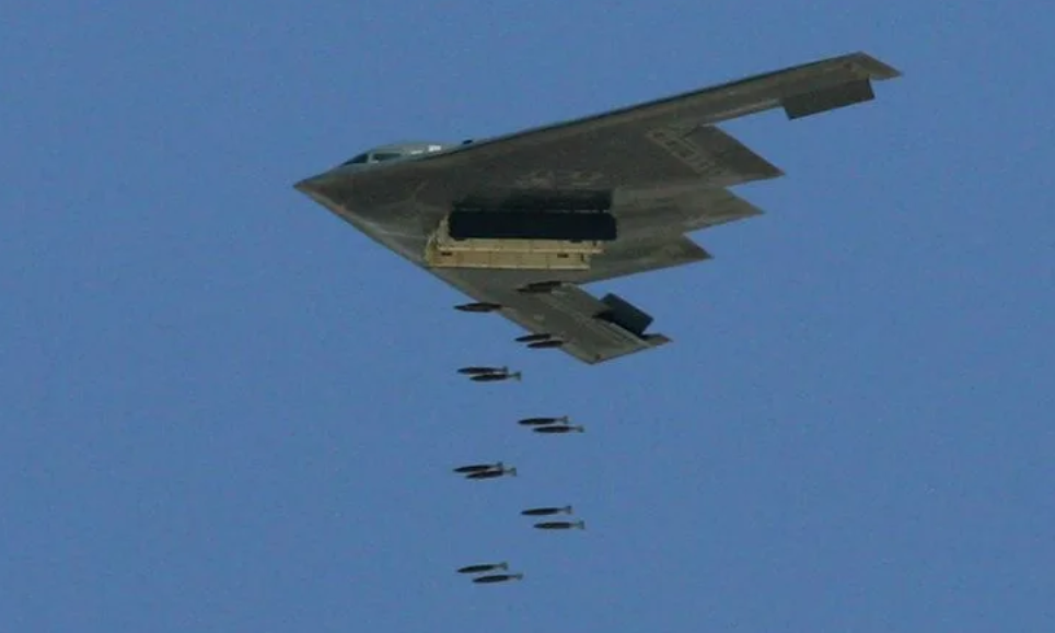 Бомбардировщики В-2. Стоимость одной единицы - 2,2 млрд долларов, стоимость часа полета - 230000 долларов, стоимость годового обслуживания и модернизации - более 50 млн долларов. Фото ВВС США 