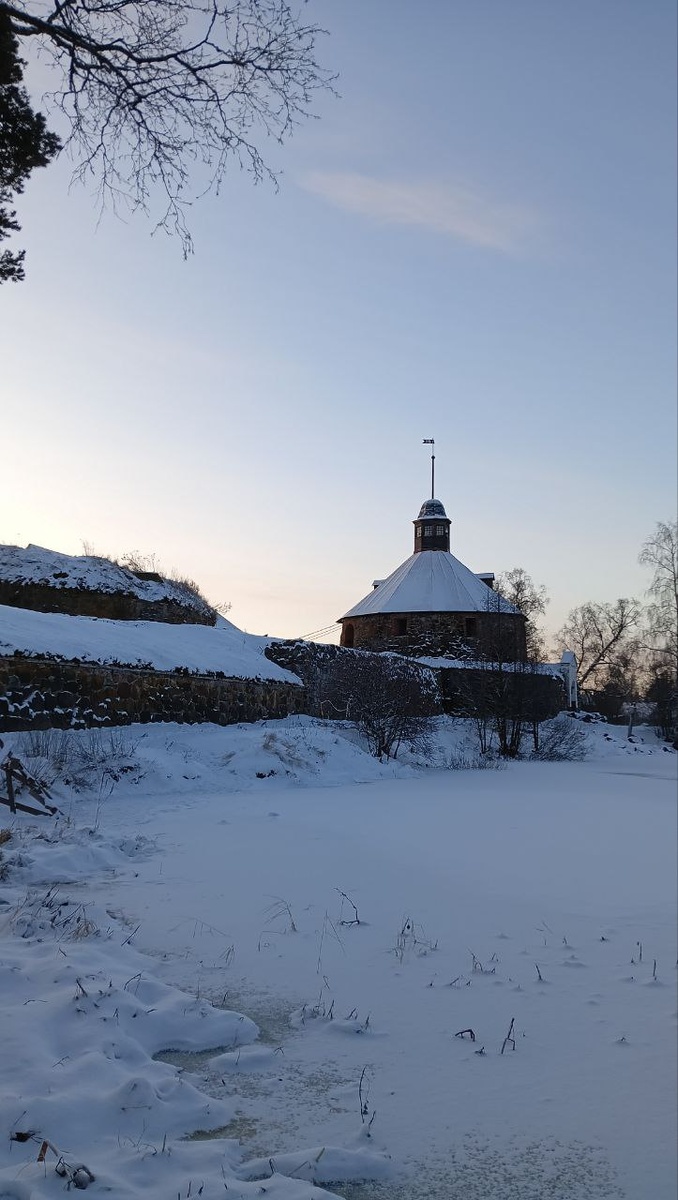 Крепость Корела в Приозерске на пути в Рускеалу.