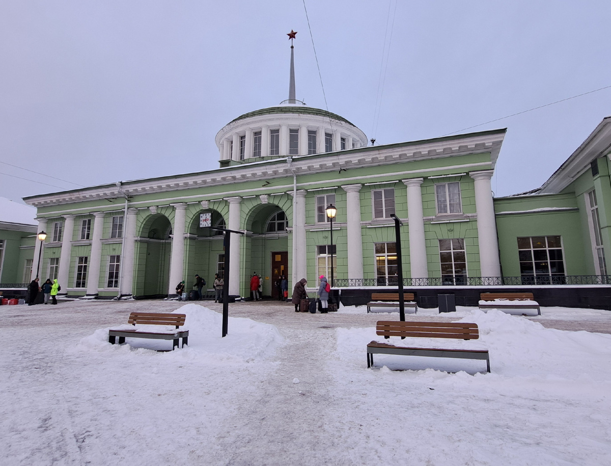 Железнодорожный вокзал г.Мурманска