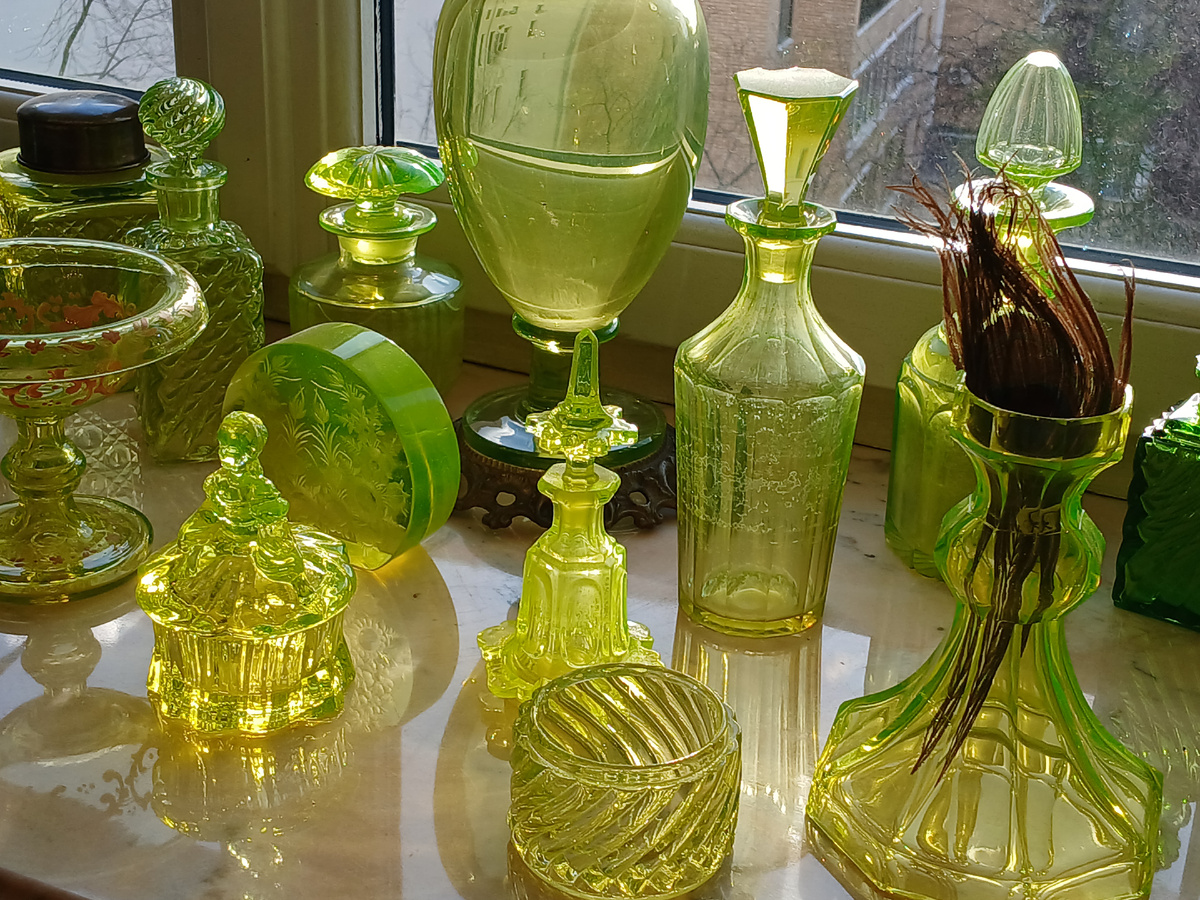 Урановое стекло. Из коллекции Л.М.Гурченко. фото Ольги Бородиной