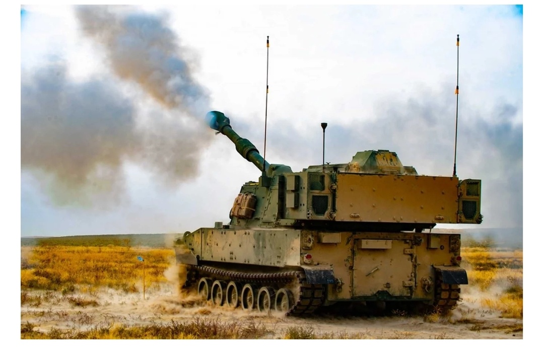 Гаубица способна преодолевать подъемы крутизной до 60%, преодолевать боковые уклоны до 40%, пересекать траншеи шириной до 1,8 метра и преодолевать водные преграды глубиной до 1,07 метра. Ее основным вооружением является 155-мм пушка M284 или M284A2, установленная на орудийной установке M182A1, что позволяет вести точный огонь на дальности более 30 км. Платформа включает в себя генератор мощностью 70 киловатт, обеспечивающий выходы 600 В постоянного тока и 28 В постоянного тока с резервом электрической мощности более 50%.