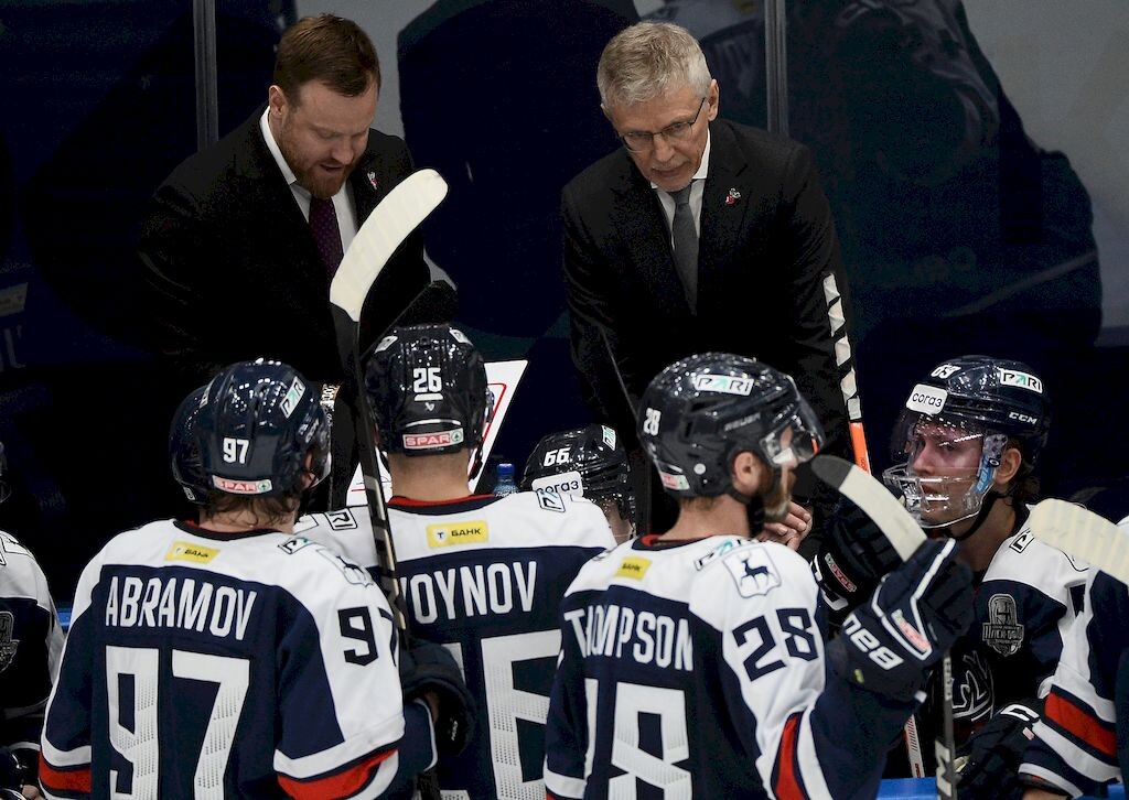    Главный тренер \