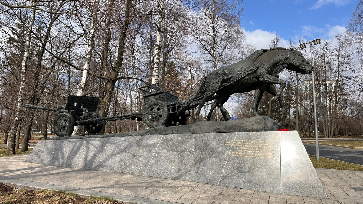 Монумент «По дорогам войны» памяти единой борьбы народов России и Монголии против фашизма
Monument «On the roads of war» in memory of the united struggle of the peoples of Russia and Mongolia against fascism