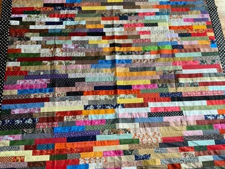 ЛОСКУТНЫЕ ОДЕЯЛА ИЗ ПОЛОСОК И ЦВЕТОВ