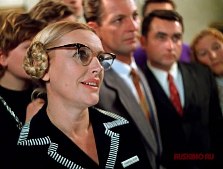 кадр из к/ф "Старики-разбойники". После реставрации картина стала ещё лучше.