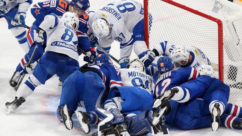    Судьи не засчитали гол СКА в овертайме матча с «Динамо». photo.khl.ru