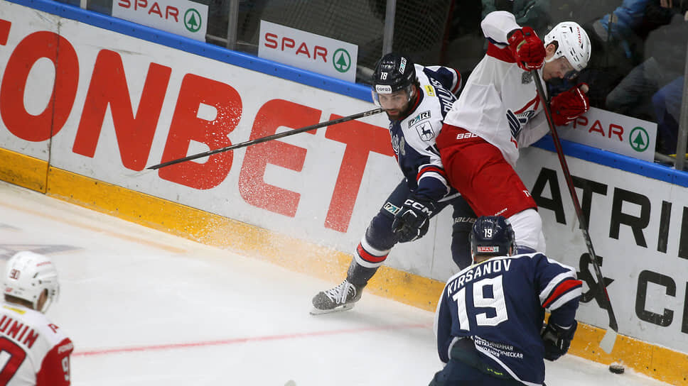 Маркус Филлипс (второй слева) и Никита Кирьянов (второй справа) .📷Фото: Роман Яровицын / Коммерсантъ