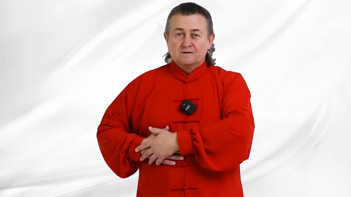 Если печень у нас с правой стороны, мы прикладываем правую ладонь она ближе, а левая сверху.