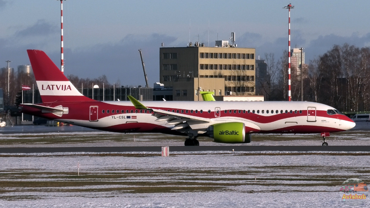 YL-CSL, борт в ливрее "Флаг Латвии"
