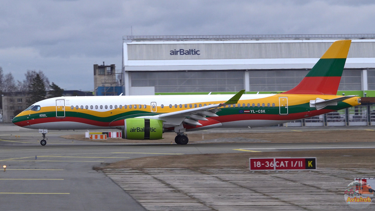 YL-CSK, борт в ливрее "Флаг Литвы"