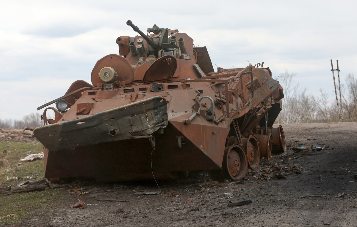    Сгоревшая техника в Суджанском районе Курской области  Егор Алеев/ТАСС